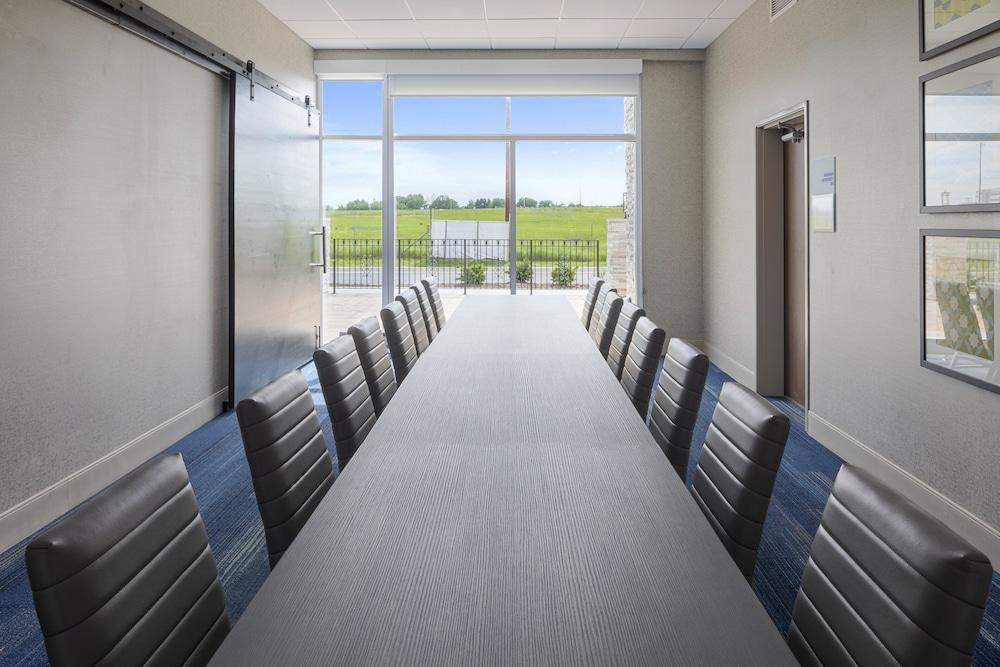 Holiday Inn Express & Suites Bourbonnais East - Bradley