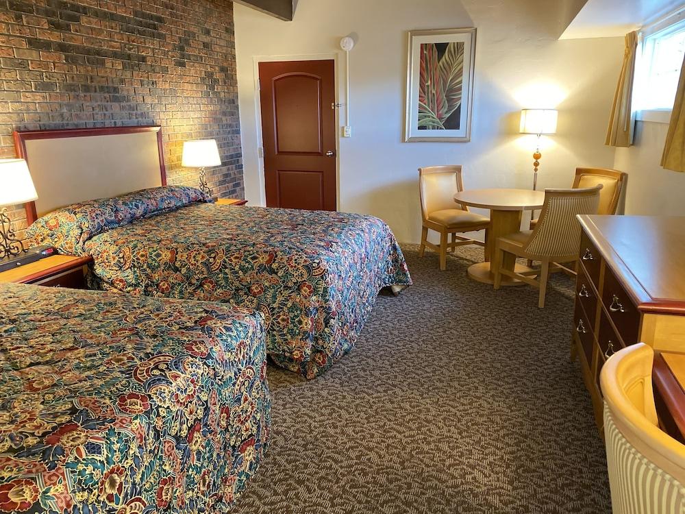 Dunes Inn