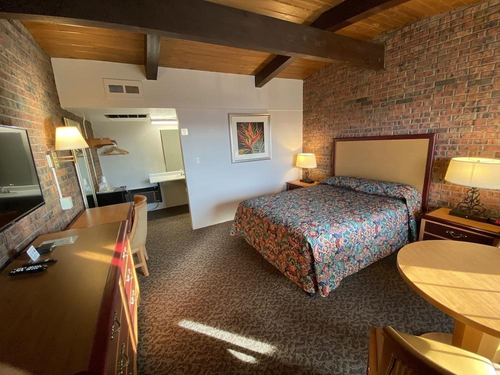 Dunes Inn