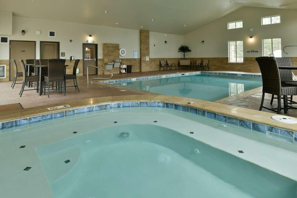 GrandStay Hotel & Suites