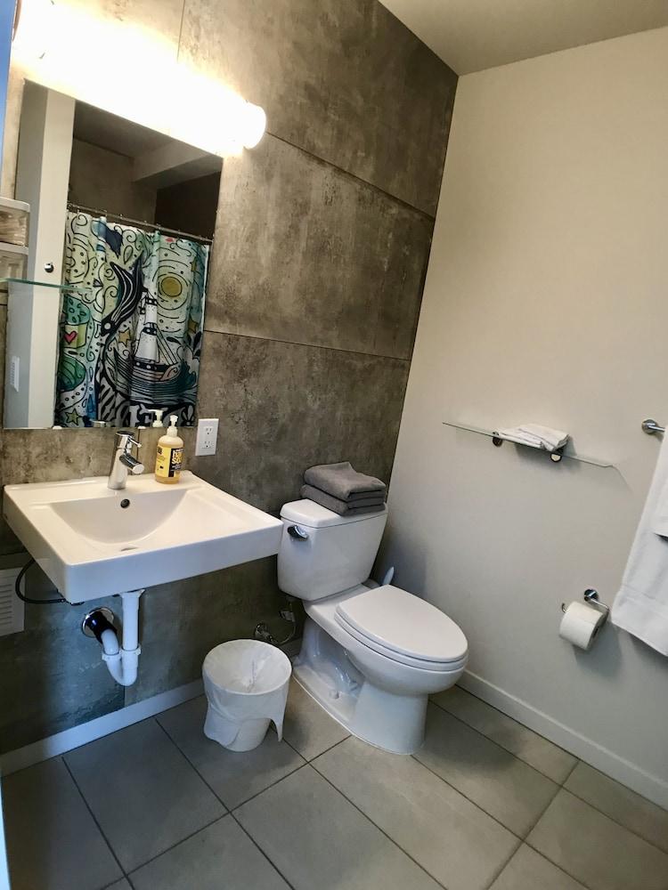Modern Capitol Hill Studio