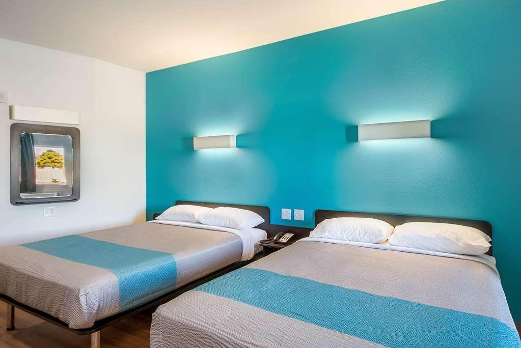 Motel 6 Channelview