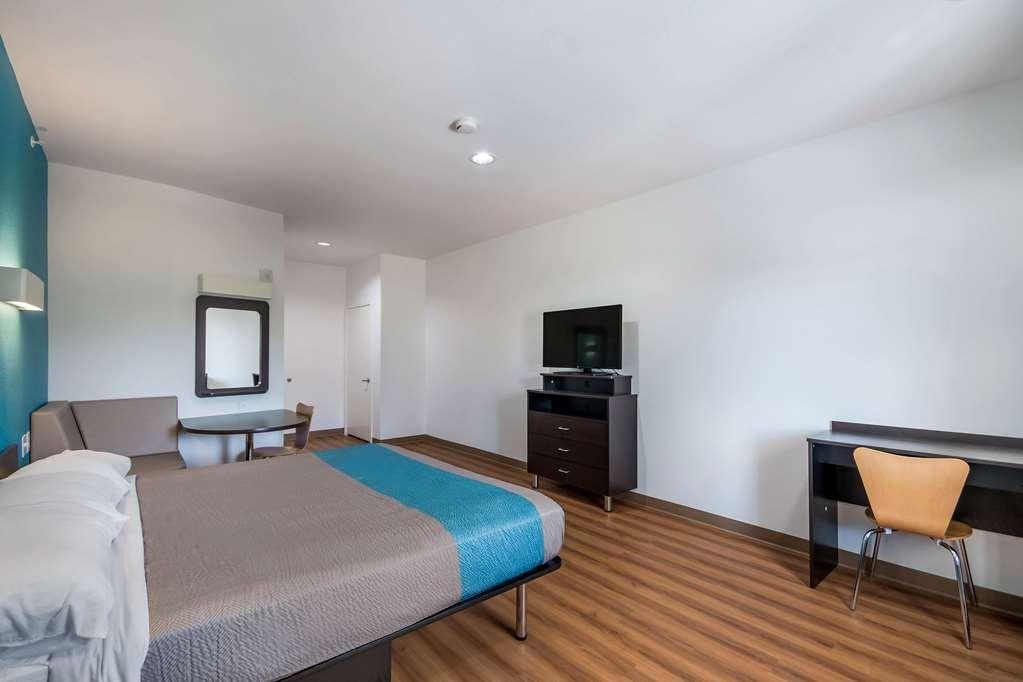 Motel 6 Channelview