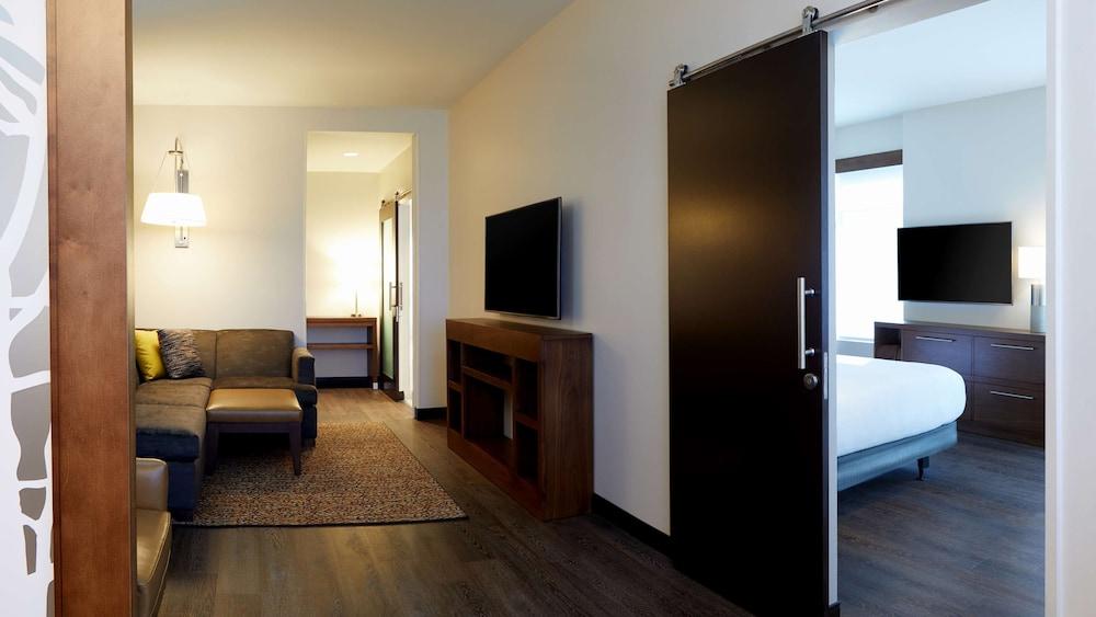 Hyatt Place Las Vegas at Silverton Village
