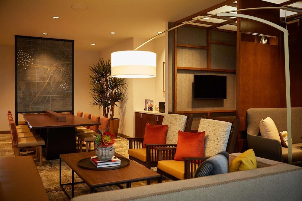 Hyatt Place Las Vegas at Silverton Village