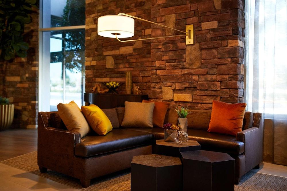 Hyatt Place Las Vegas at Silverton Village