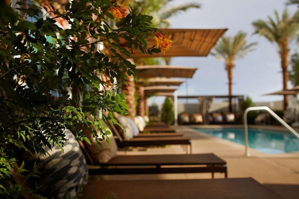 Hyatt Place Las Vegas at Silverton Village