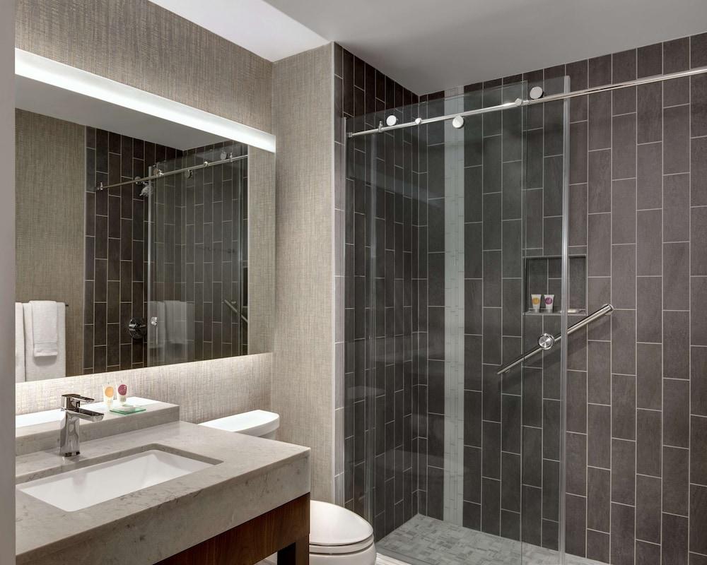 Hyatt Place Las Vegas at Silverton Village