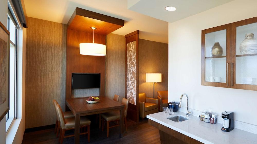 Hyatt Place Las Vegas at Silverton Village