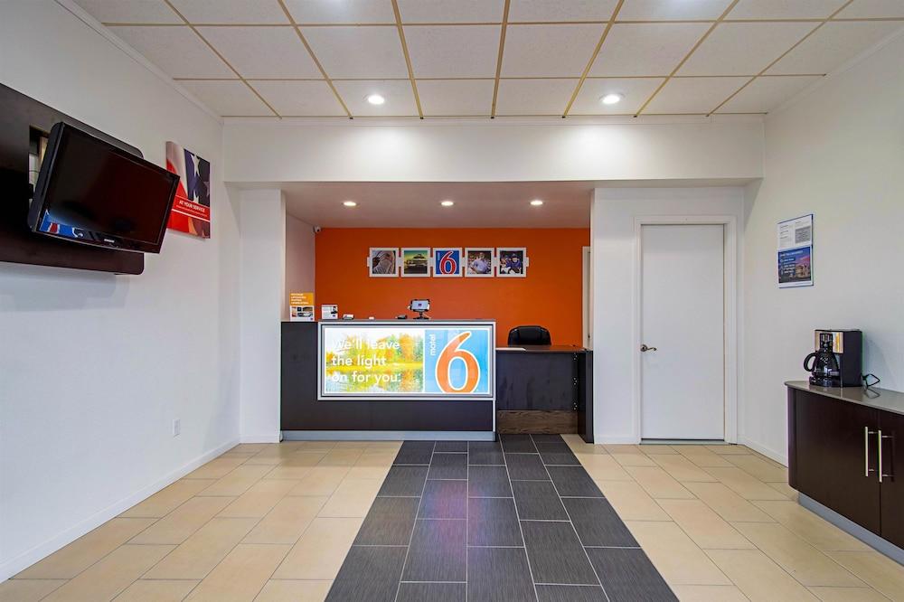 Motel 6 Alma