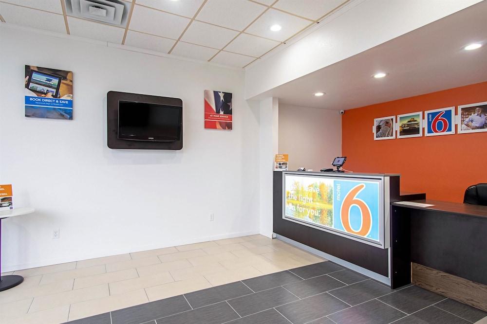 Motel 6 Alma