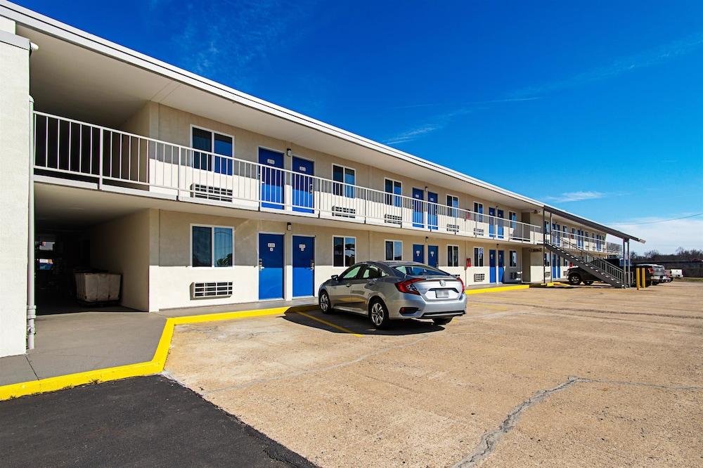 Motel 6 Alma