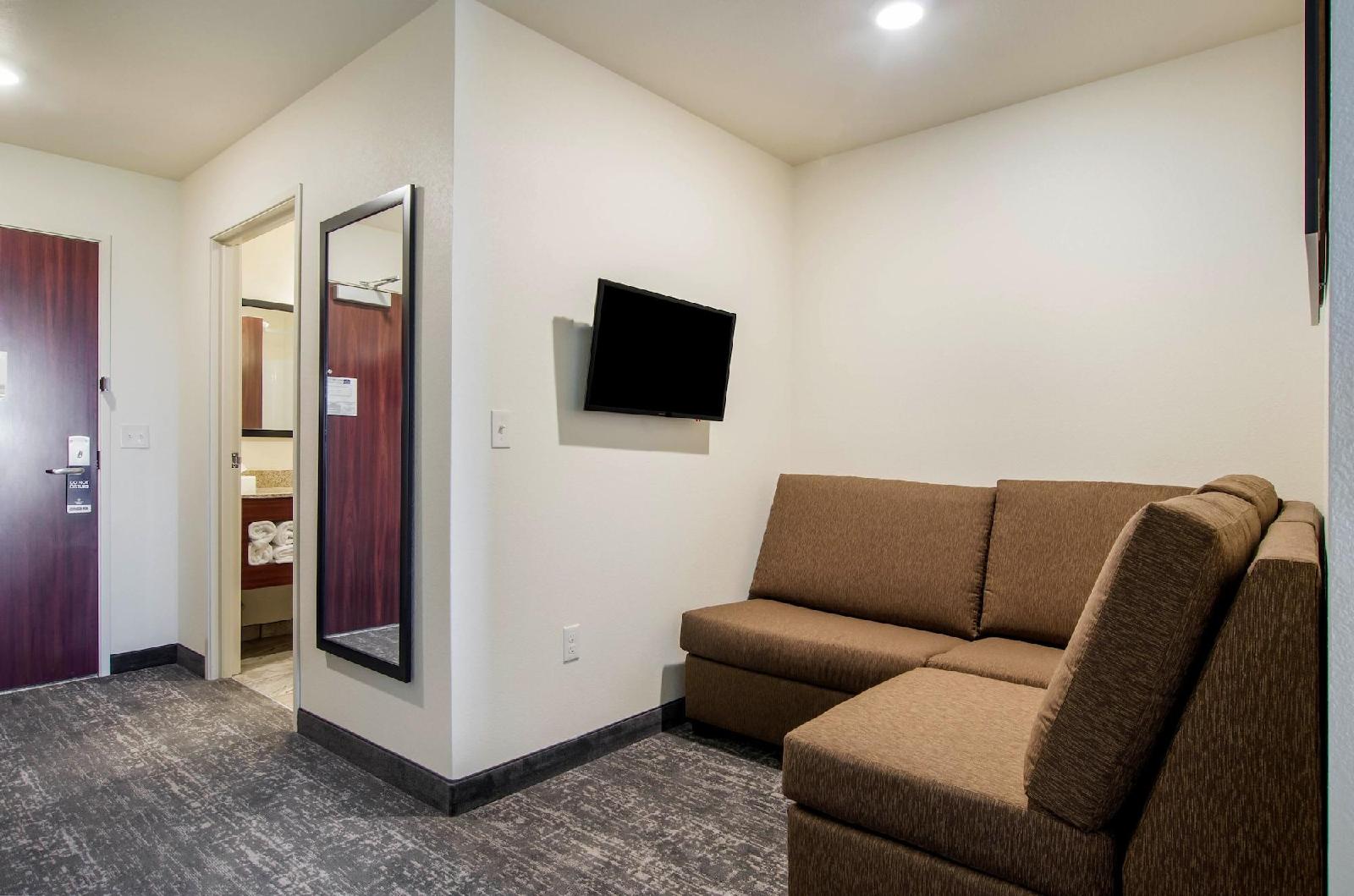 Cobblestone Hotel & Suites Torrington