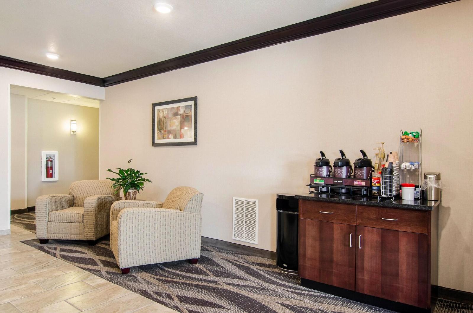 Cobblestone Hotel & Suites Torrington