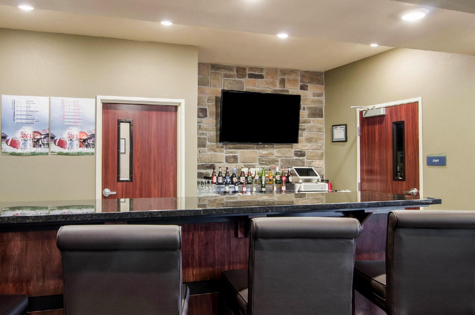 Cobblestone Hotel & Suites Torrington