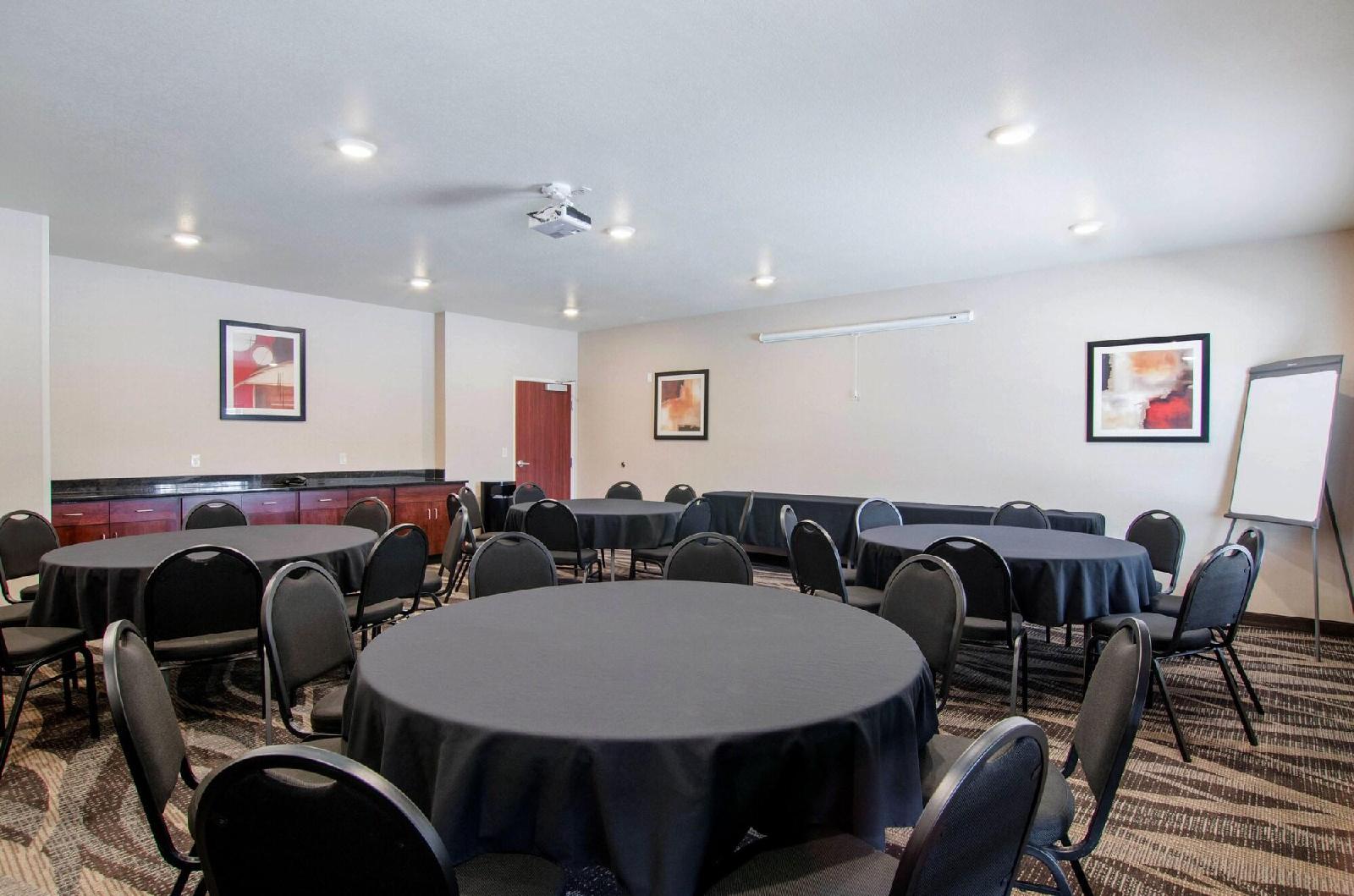 Cobblestone Hotel & Suites Torrington