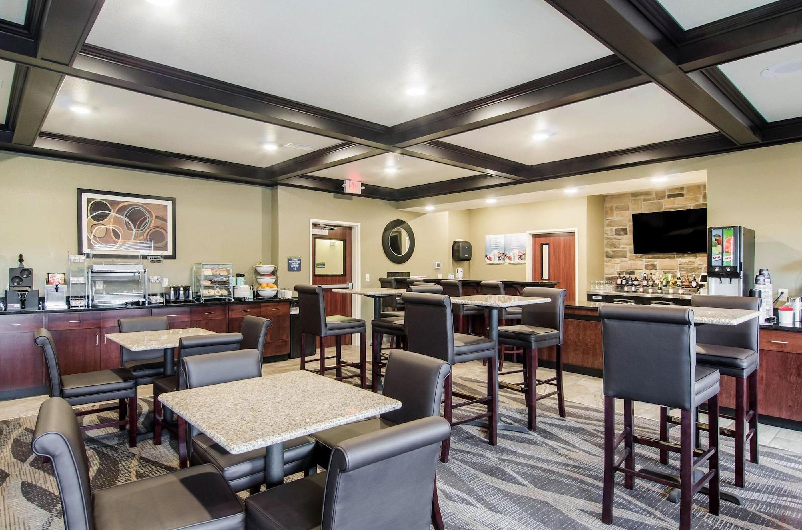 Cobblestone Hotel & Suites Torrington