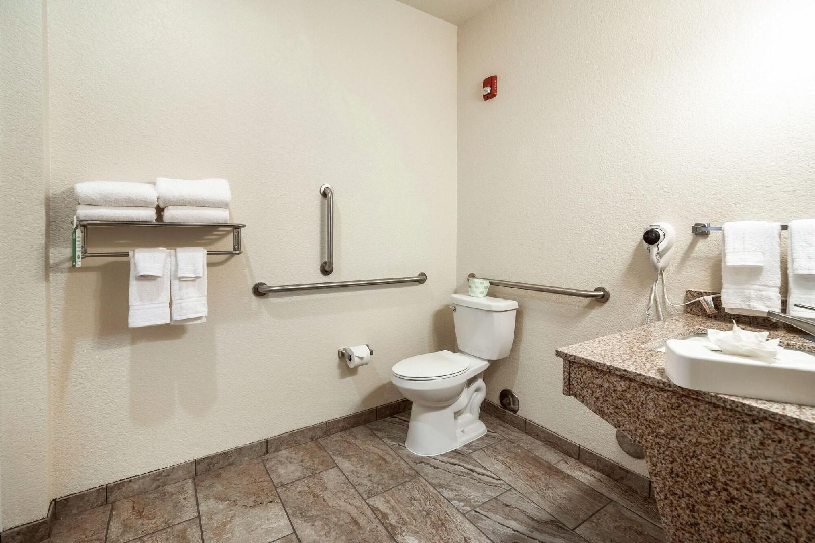 Cobblestone Hotel & Suites Torrington