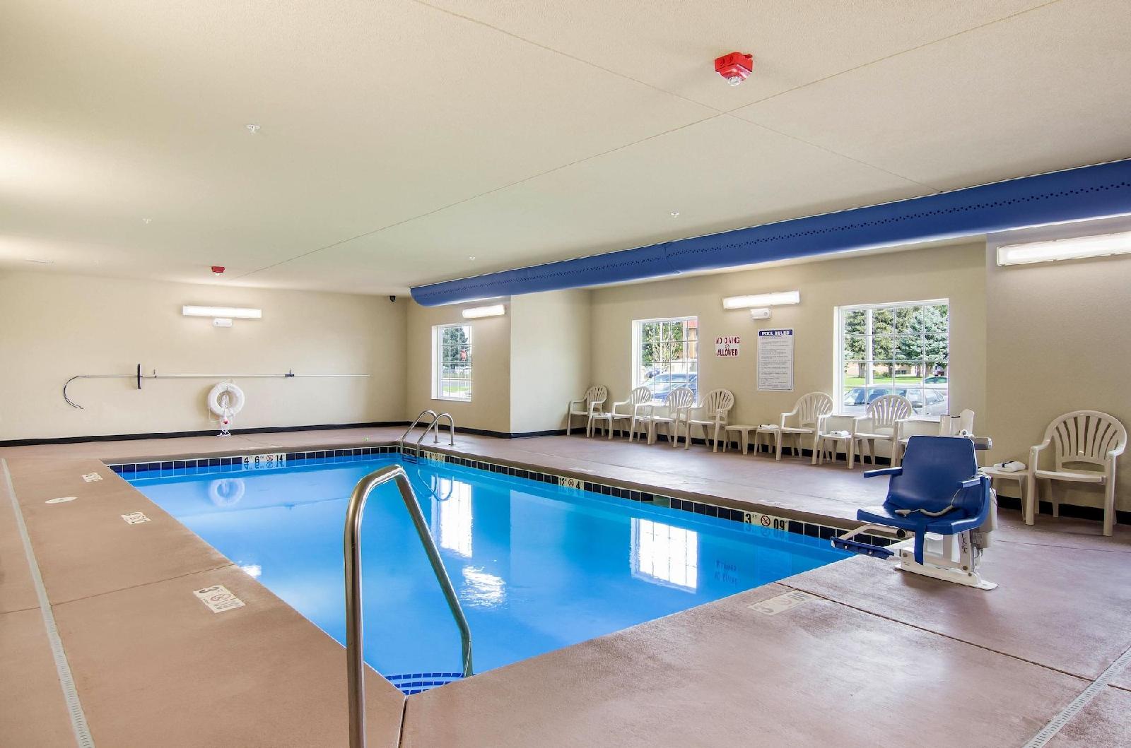 Cobblestone Hotel & Suites Torrington