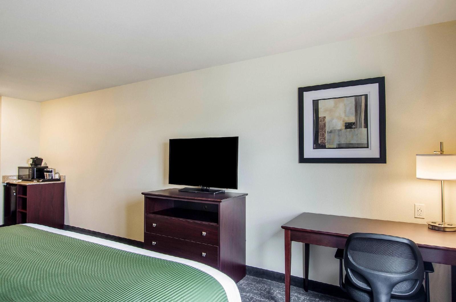 Cobblestone Hotel & Suites Torrington