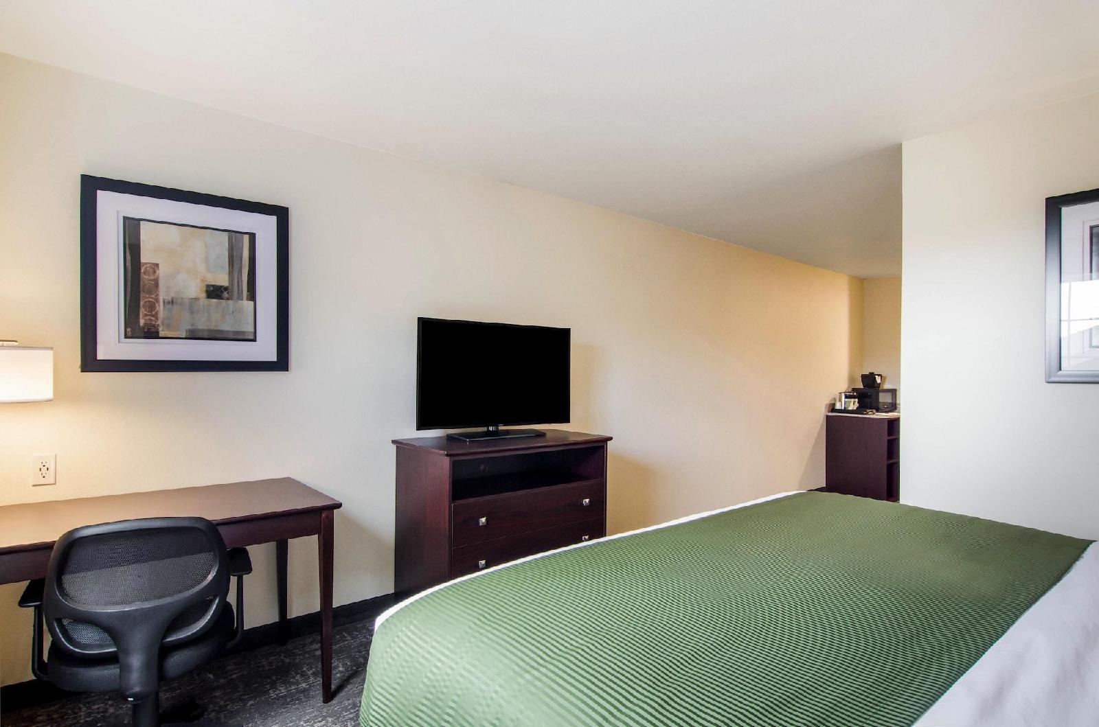 Cobblestone Hotel & Suites Torrington