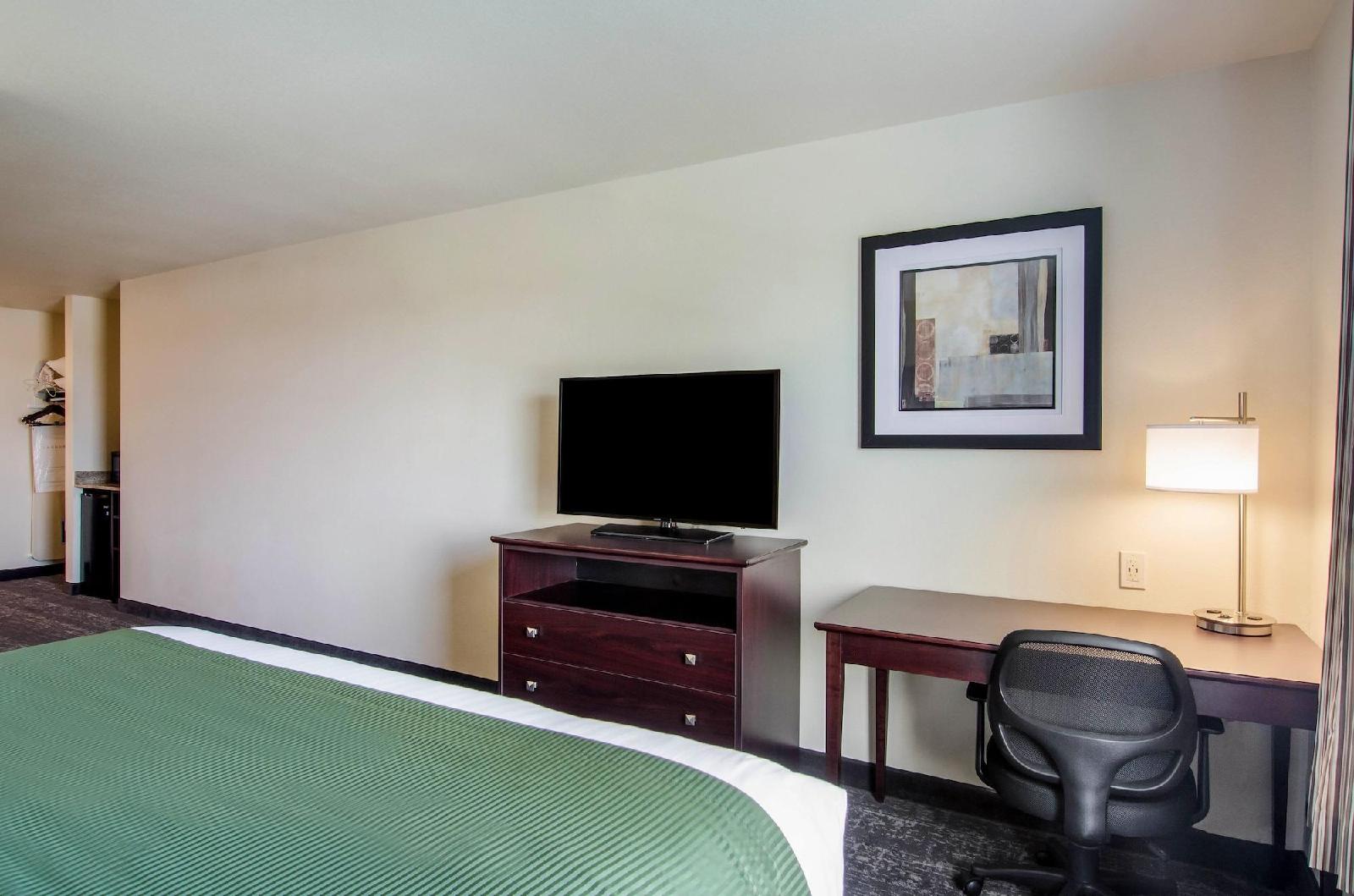Cobblestone Hotel & Suites Torrington