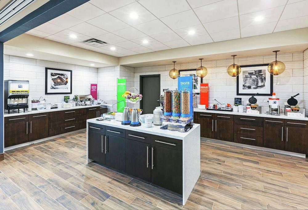 Hampton Inn by Hilton Gardner Convention Center