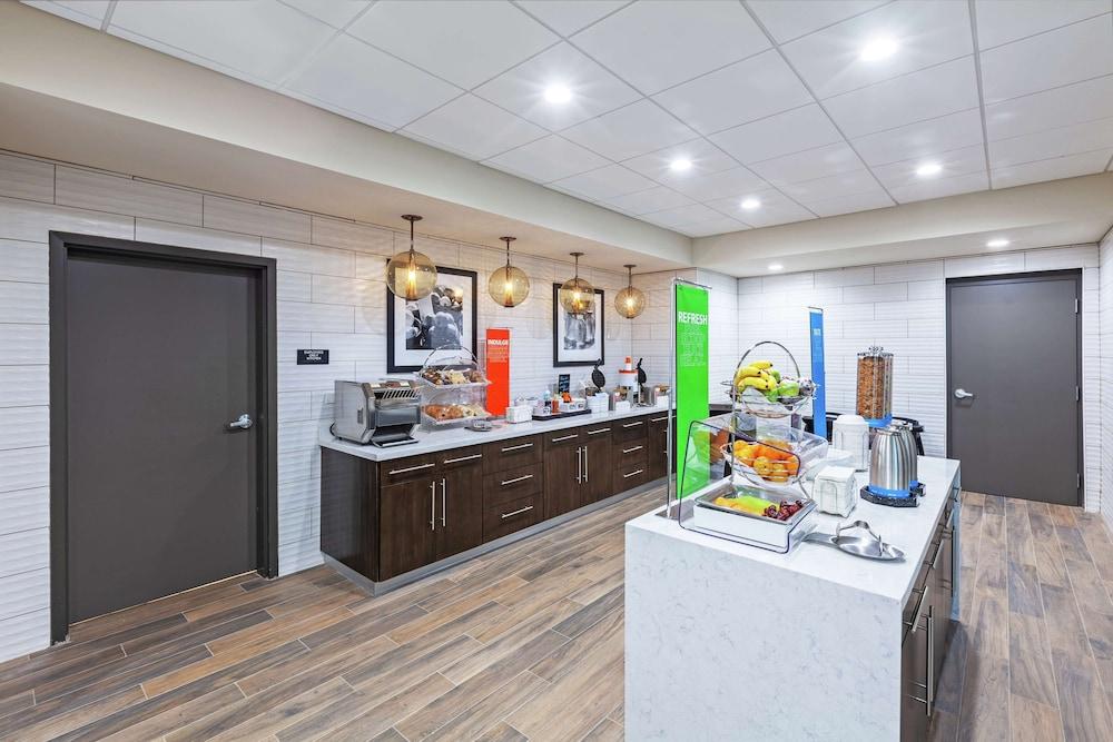 Hampton Inn by Hilton Gardner Convention Center