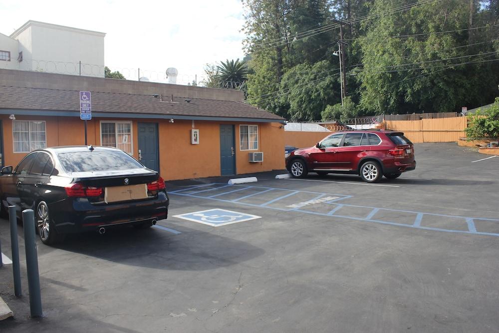 Showtime Motel