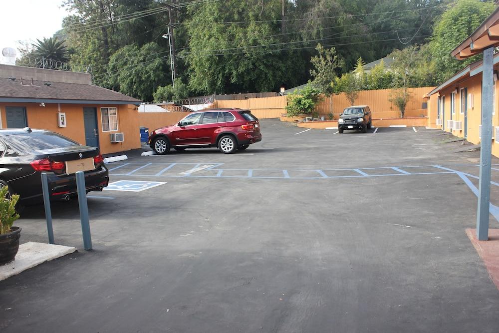Showtime Motel