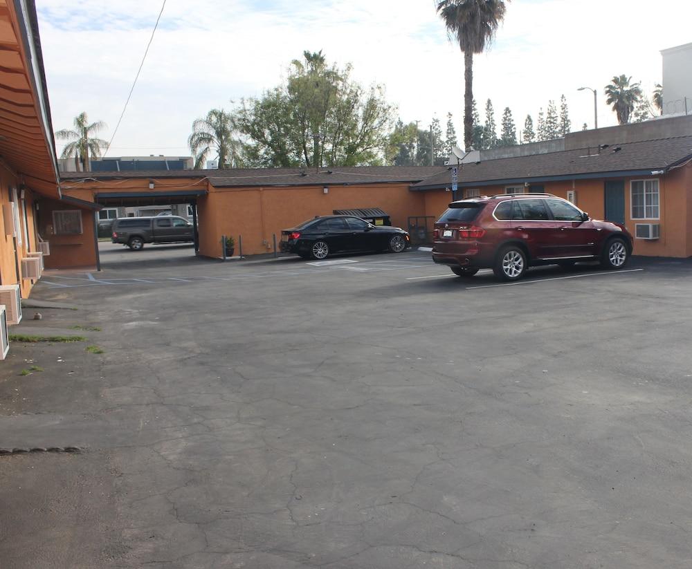 Showtime Motel