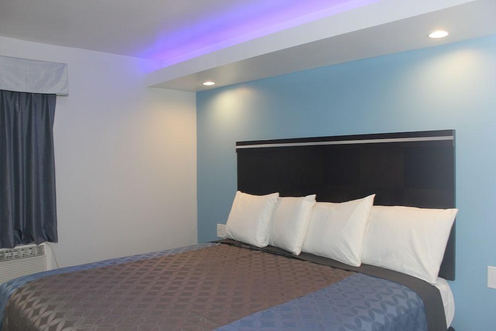 Showtime Motel