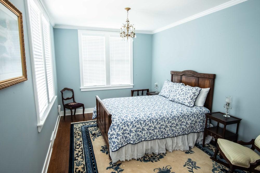 Valparaiso Inn Bed & Breakfast