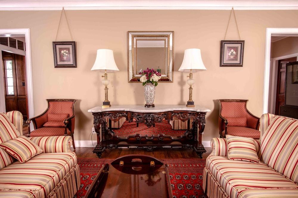 Valparaiso Inn Bed & Breakfast