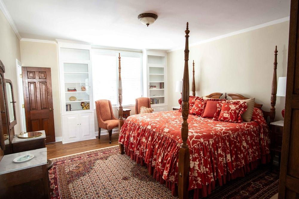 Valparaiso Inn Bed & Breakfast