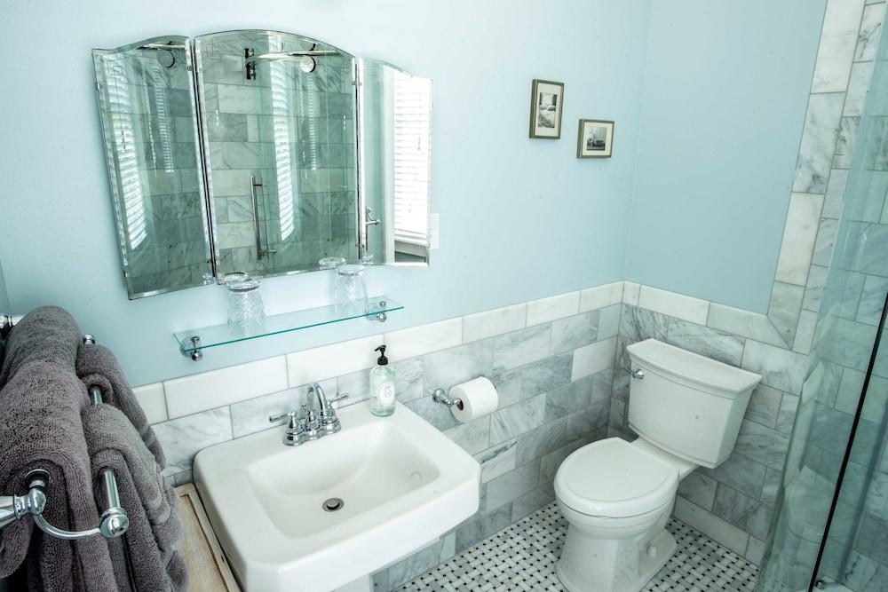 Valparaiso Inn Bed & Breakfast
