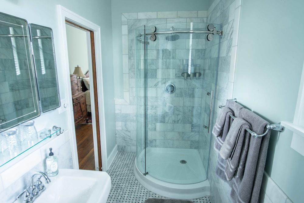 Valparaiso Inn Bed & Breakfast