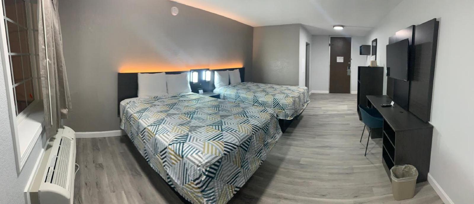 Landmark Inn