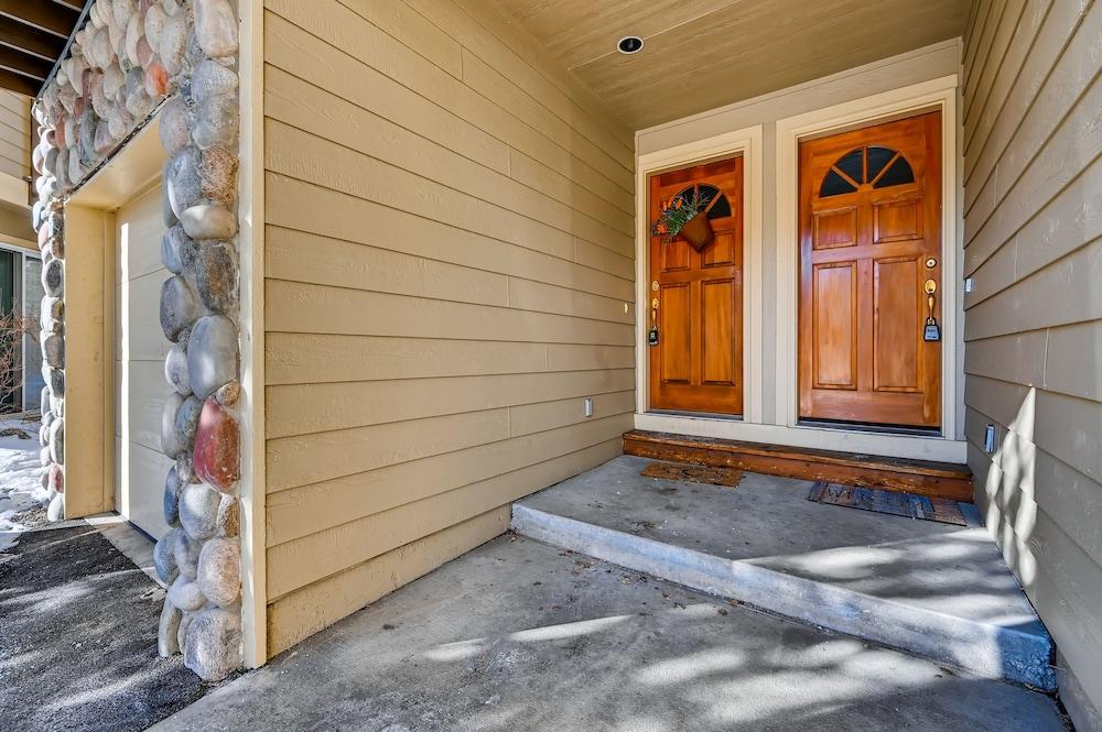 The Pointe Town Homes by CRMR