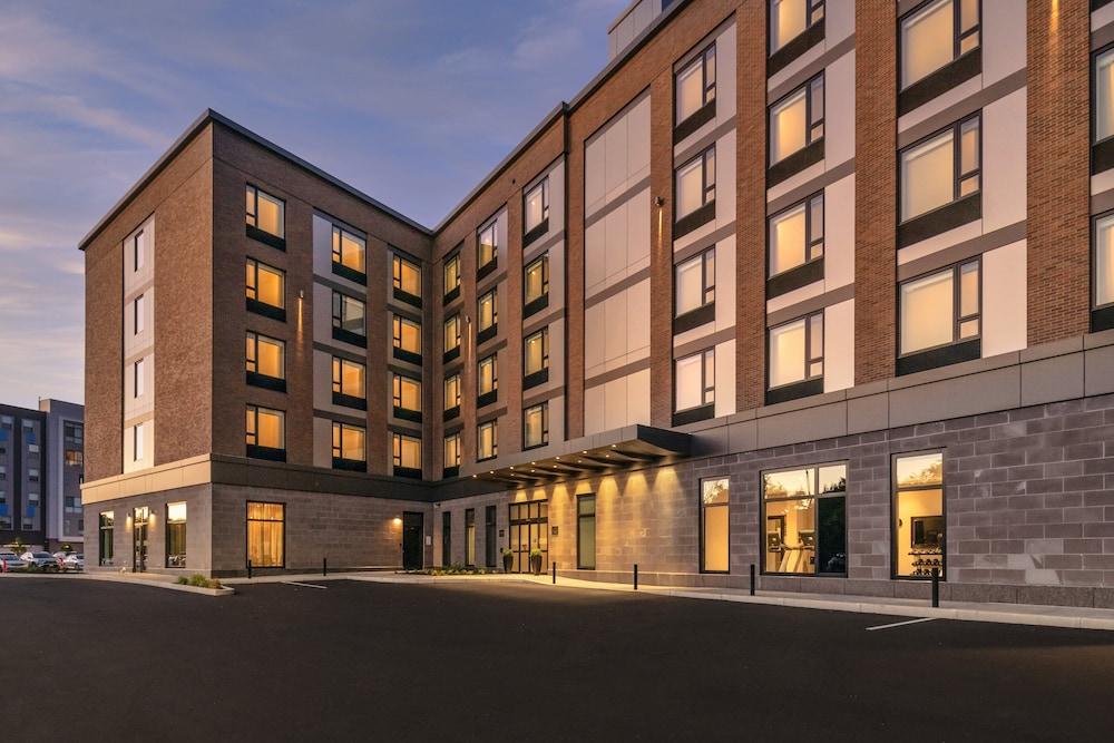 Holiday Inn Express Boston Logan Airport - Revere