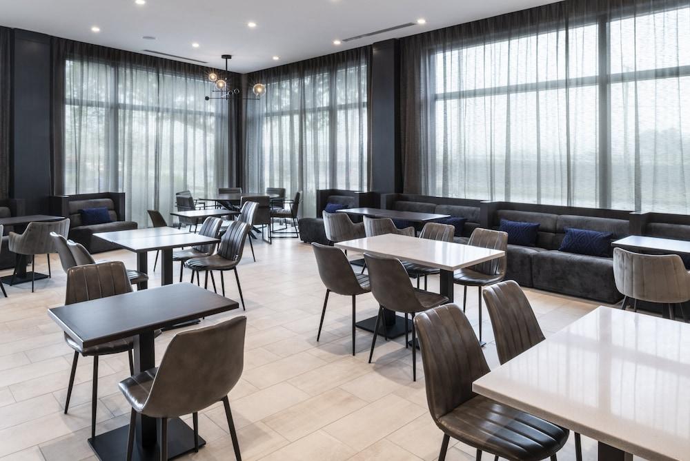 Holiday Inn Express Boston Logan Airport - Revere