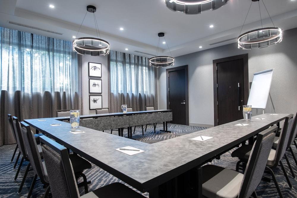 Holiday Inn Express Boston Logan Airport - Revere