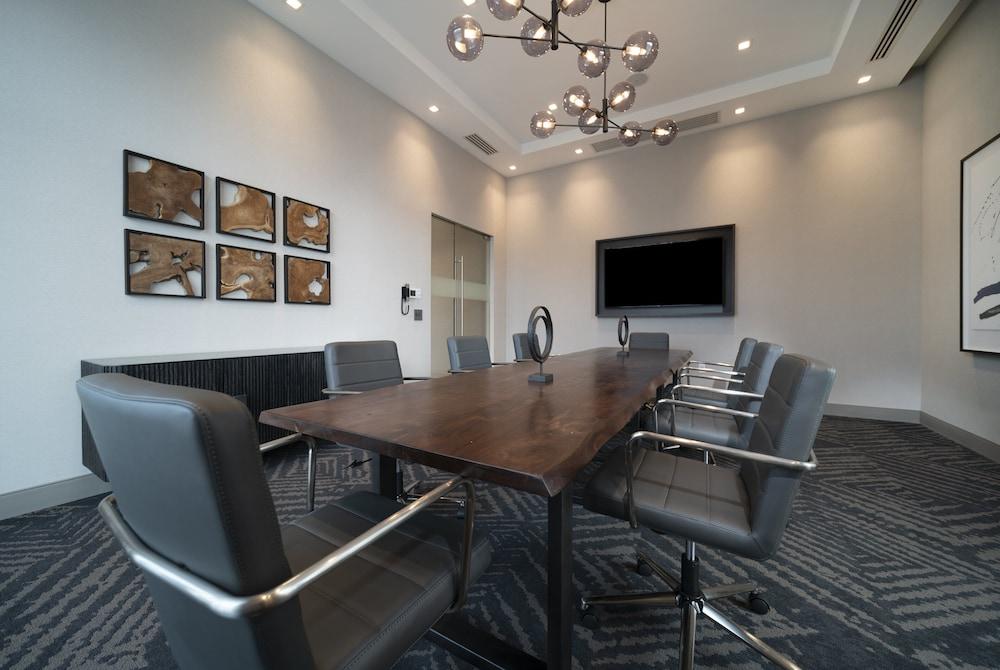 Holiday Inn Express Boston Logan Airport - Revere