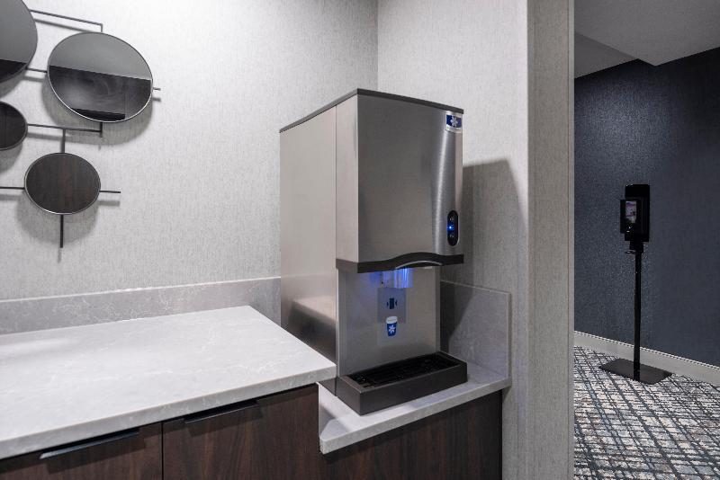 Holiday Inn Express Boston Logan Airport - Revere