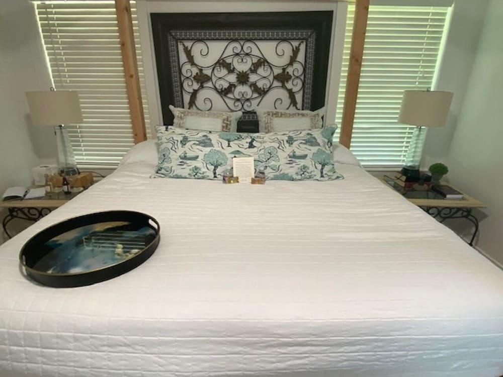 Cora's Cabins