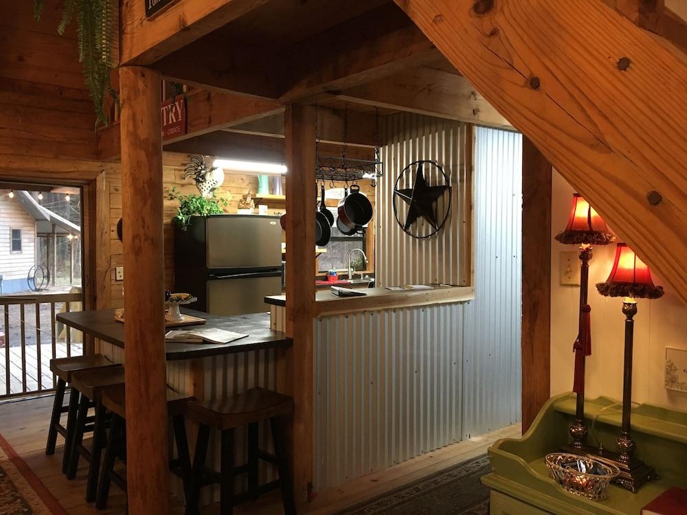 Cora's Cabins