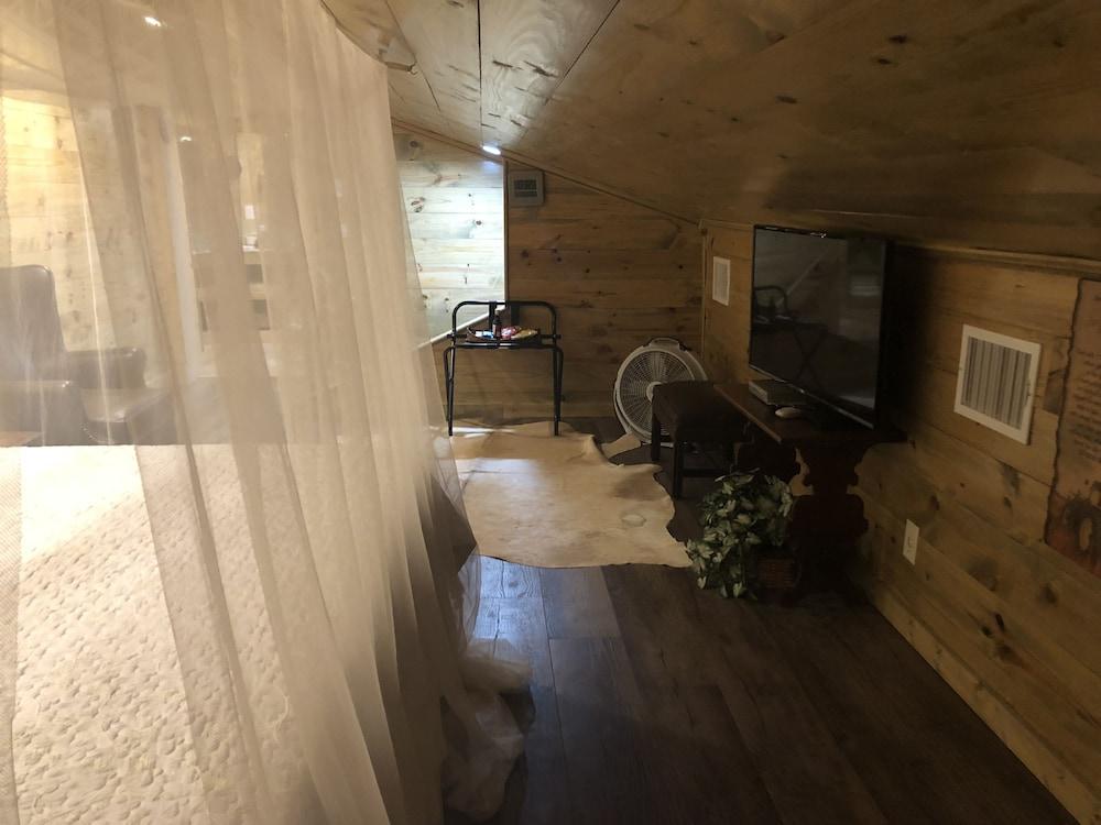 Cora's Cabins