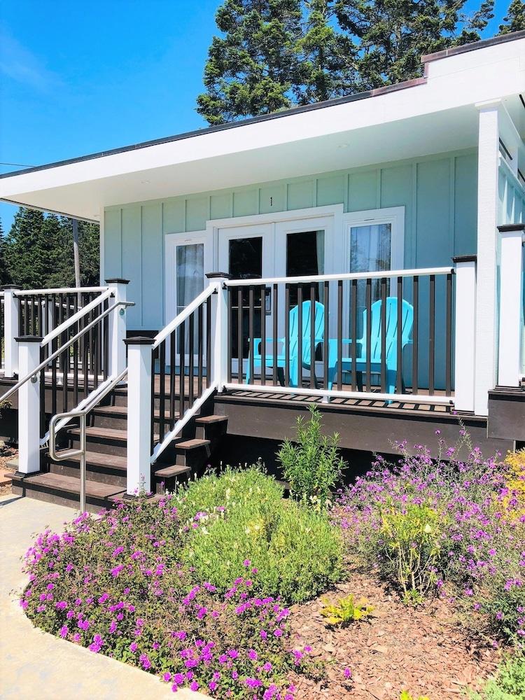 Seafoam Lodge