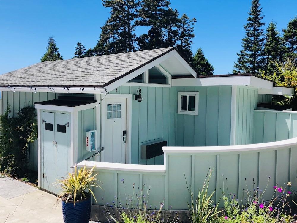 Seafoam Lodge