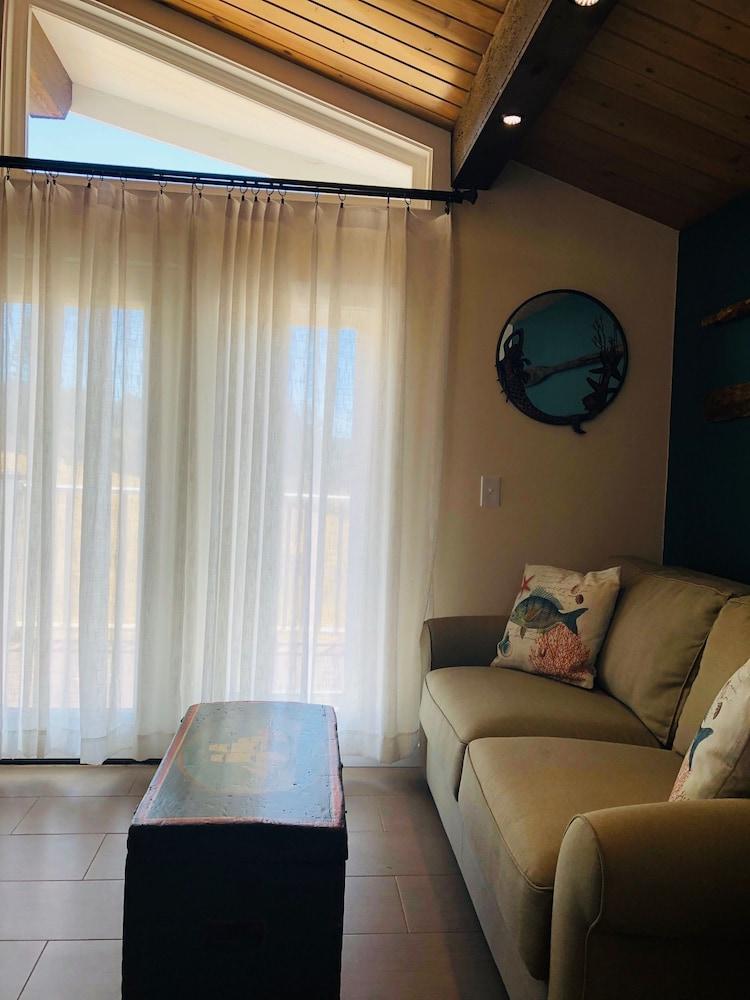 Seafoam Lodge